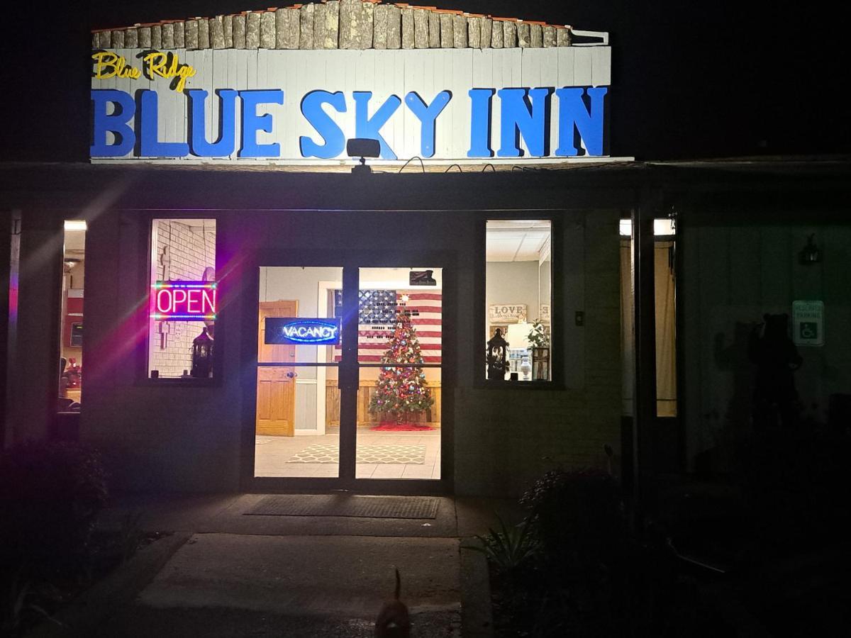 Blue Sky Inn- Veteran Owned, New Breakfast Area, Rennovated Rooms, 5 Plus Acres For You And Your Pet To Roam, New Fire Pit 蓝岭 外观 照片
